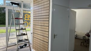 Strips beneden zijn gemonteerd